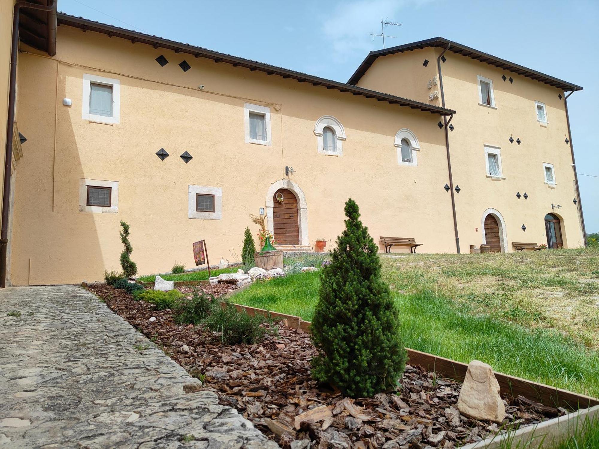 Bed and Breakfast Casa Fra Ambrogio Pizzoli Zewnętrze zdjęcie
